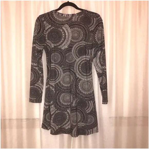 24/7 Comfort Apparel 3/4 Sleeve Printed Tunic Top Medium - Picture 2 of 3